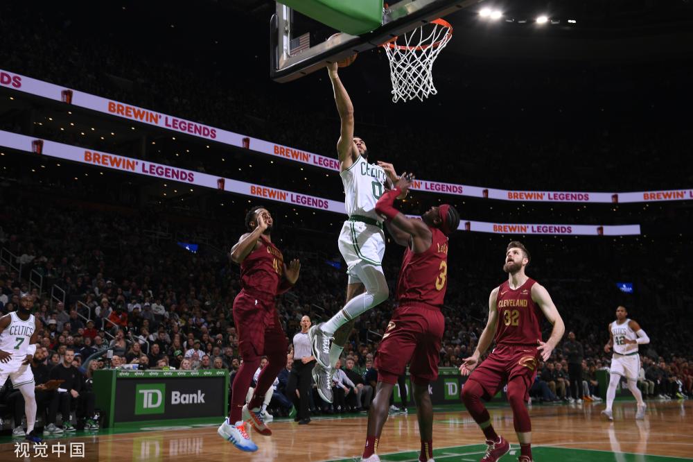 憑藉精湛的 憑藉精湛的