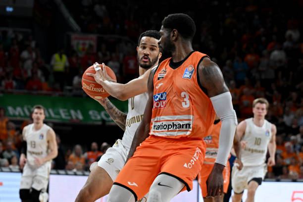 并维持阵容 并维持阵容