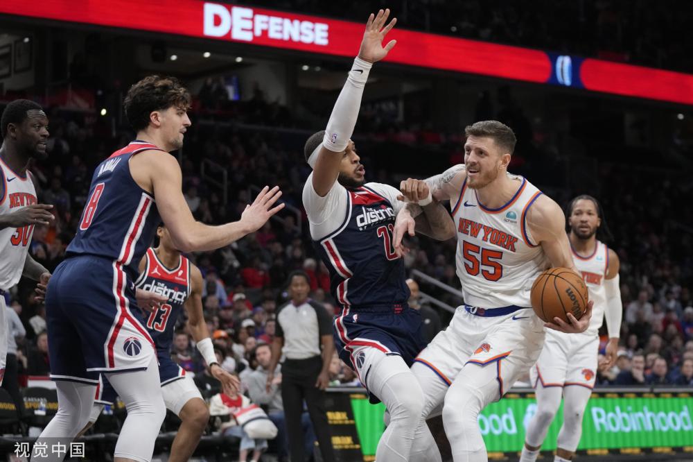 学校定期举 学校定期举