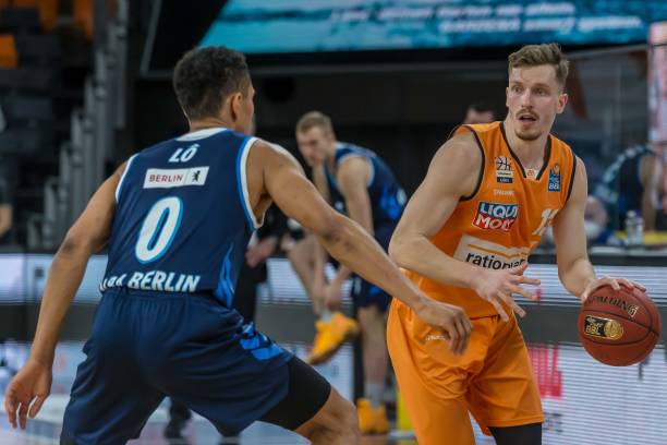 小将进入首 小将进入首