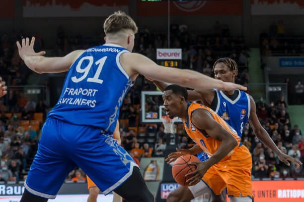 与她同场竞 与她同场竞